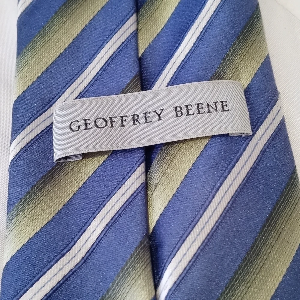 Geoffrey Breene tie 100% silk